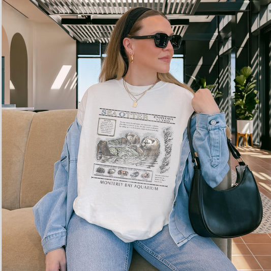 Vintage Sea Otter Graphic Tee – 90s Aquarium-Inspired Coastal Shirt, Distressed Retro Nature T-Shirt